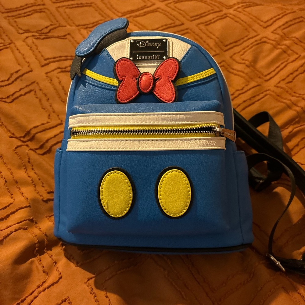 Loungefly Donald Duck Backpack with matching wallet - Picture 3 of 11